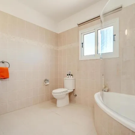 Lankas With Heated Pool Villa